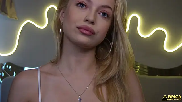 Snapshot of kellypeachcake chatting on 8, 10, 2025 kellypeachcake online show from 8, 10, 2025