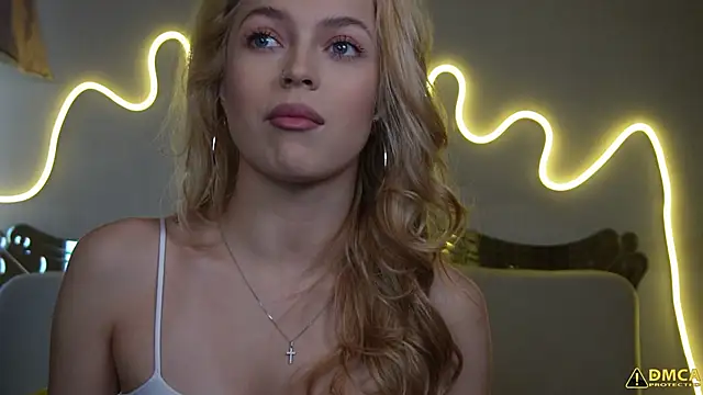 Snapshot of kellypeachcake chatting on 10, 10, 2025 kellypeachcake online show from 10, 10, 2025