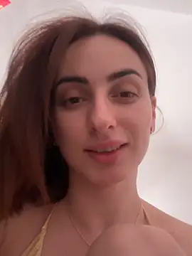 Snapshot of AuraPure chatting on 17, 11, 2025 AuraPure online show from 17, 11, 2025