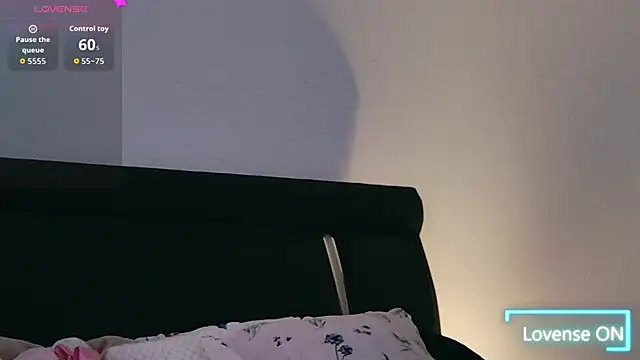 Snapshot of AuraPure chatting on 29, 11, 2025 AuraPure online show from 29, 11, 2025