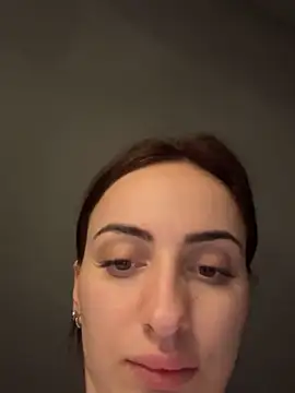 Snapshot of AuraPure chatting on 4, 12, 2025 AuraPure online show from 4, 12, 2025