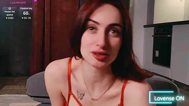 Snapshot of AuraPure chatting on 4, 12, 2025 AuraPure online show from 4, 12, 2025