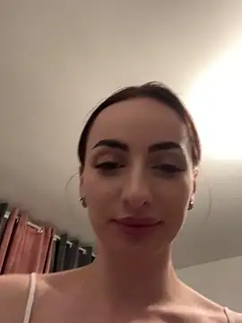 Snapshot of AuraPure chatting on 19, 12, 2025 AuraPure online show from 19, 12, 2025