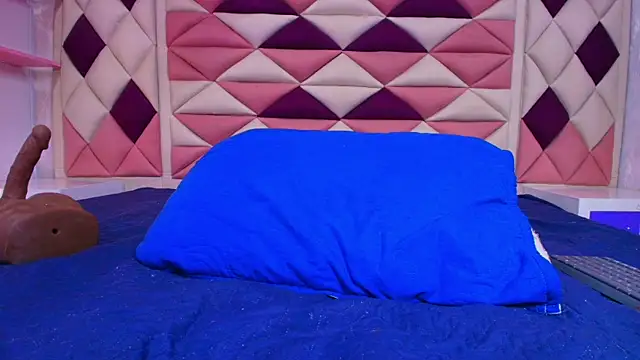 Snapshot of valecastro_ chatting on 7, 11, 2025 valecastro online show from 7, 11, 2025