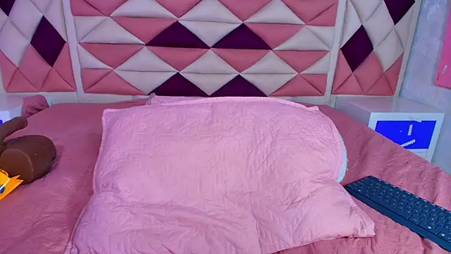 Snapshot of valecastro_ chatting on 11, 11, 2025 valecastro online show from 11, 11, 2025