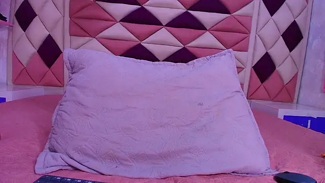 Snapshot of valecastro_ chatting on 12, 11, 2025 valecastro online show from 12, 11, 2025