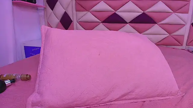 Snapshot of valecastro_ chatting on 13, 11, 2025 valecastro online show from 13, 11, 2025