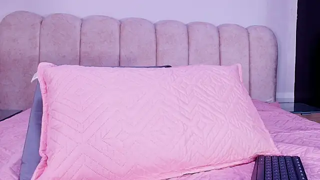 Snapshot of valecastro_ chatting on 1, 12, 2025 valecastro online show from 1, 12, 2025