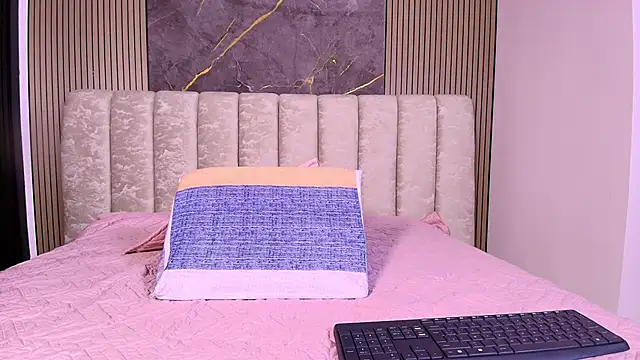 Snapshot of valecastro_ chatting on 2, 12, 2025 valecastro online show from 2, 12, 2025