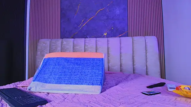 Snapshot of valecastro_ chatting on 4, 12, 2025 valecastro online show from 4, 12, 2025