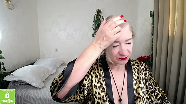 hunters woman online show from 8, 3, 2026