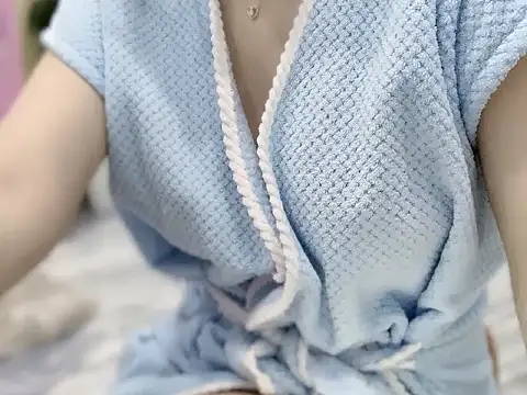 Lyly-2k5 online show from 24, 10, 2025