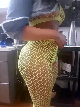 Snapshot of Caramel_Lights chatting on 6, 2, 2026 Caramel Lights online show from 6, 2, 2026