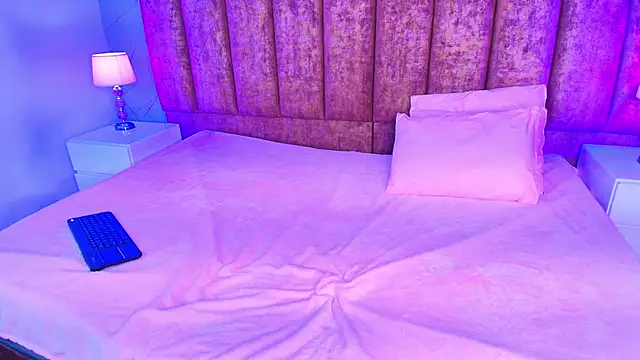 Snapshot of Sphere01 chatting on 24, 11, 2025 Sphere01 online show from 24, 11, 2025