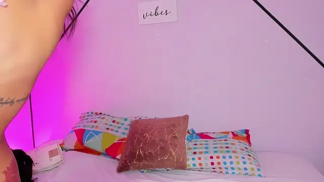 MiahCornell  online show from 8, 11, 2025