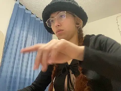 Snapshot of Sallem_Pink chatting on 3, 10, 2025 Sallem Pink online show from 3, 10, 2025