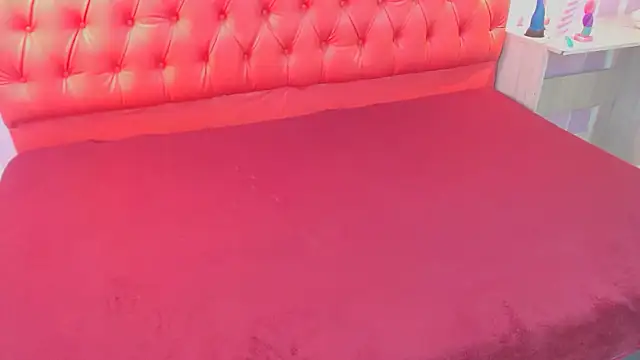 Snapshot of Bunny_Petit chatting on 9, 10, 2025 Bunny Petit online show from 9, 10, 2025