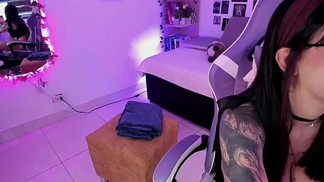 Snapshot of Liz_rogers_x chatting on 9, 11, 2025 Liz rogers x online show from 9, 11, 2025