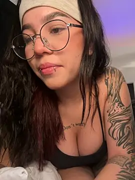 Snapshot of Liz_rogers_x chatting on 4, 12, 2025 Liz rogers x online show from 4, 12, 2025