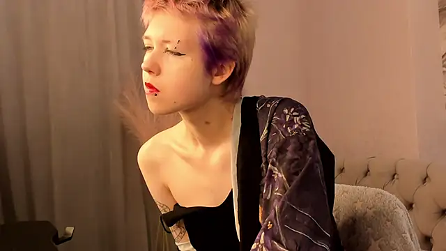 Snapshot of CarolineRichter chatting on 18, 10, 2025 CarolineRichter online show from 18, 10, 2025