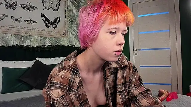 Snapshot of CarolineRichter chatting on 5, 12, 2025 CarolineRichter online show from 5, 12, 2025