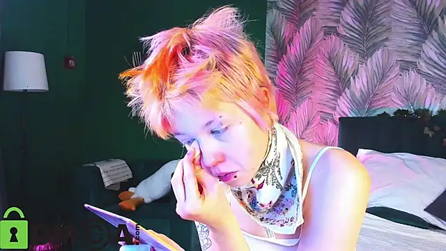 Snapshot of CarolineRichter chatting on 19, 12, 2025 CarolineRichter online show from 19, 12, 2025