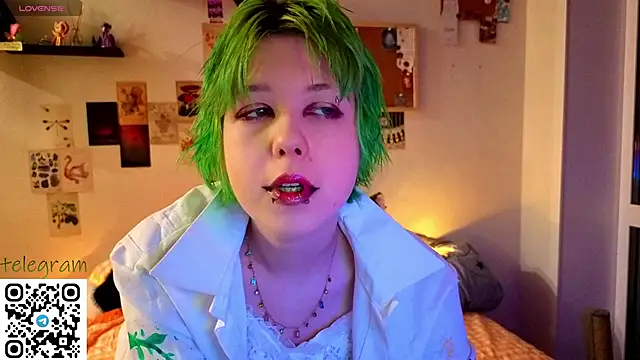 Snapshot of CarolineRichter chatting on 2, 2, 2026 CarolineRichter online show from 2, 2, 2026