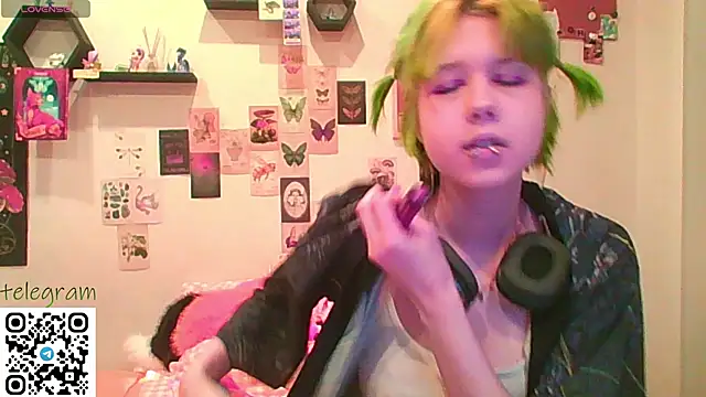 Snapshot of CarolineRichter chatting on 4, 2, 2026 CarolineRichter online show from 4, 2, 2026