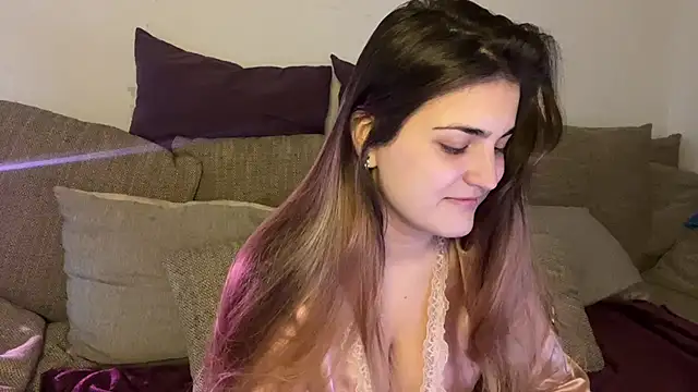 Snapshot of Vivalenti_Kiss chatting on 5, 11, 2025 Vivalenti Kiss online show from 5, 11, 2025