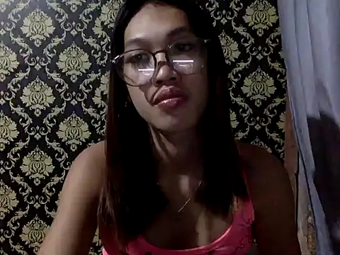 Snapshot of your_wifey chatting on 5, 10, 2025 your wifey online show from 5, 10, 2025