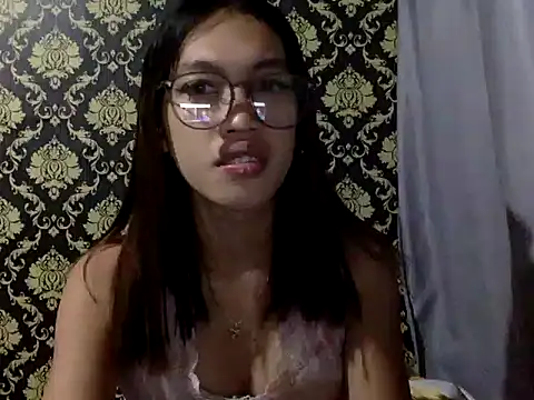 Snapshot of your_wifey chatting on 8, 10, 2025 your wifey online show from 8, 10, 2025