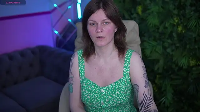 Snapshot of TinaMelt chatting on 12, 5, 2026 TinaMelt online show from 12, 5, 2026