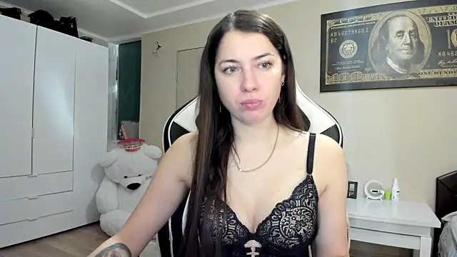 Snapshot of EmiLovsi chatting on 10, 10, 2025 EmiLovsi online show from 10, 10, 2025