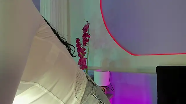  HAANNAH  online show from 6, 11, 2025