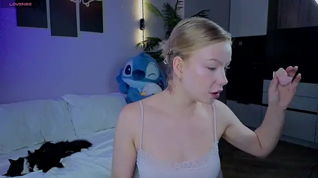 Snapshot of emilyshepar_d chatting on 28, 7, 2026 emilyshepar d online show from 28, 7, 2026