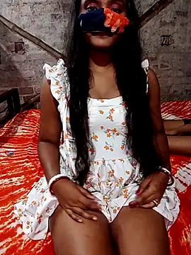 Snapshot of RAYI_Queen_4 chatting on 6, 10, 2025 RAYI Queen 4 online show from 6, 10, 2025