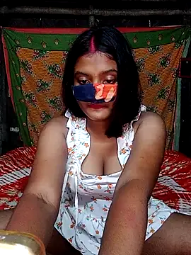Snapshot of RAYI_Queen_4 chatting on 8, 10, 2025 RAYI Queen 4 online show from 8, 10, 2025