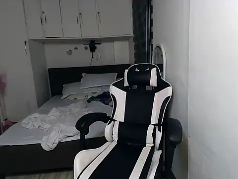 eattmebabyy online show from 20, 3, 2026