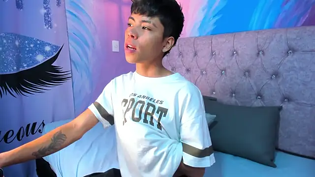 Snapshot of MaxiWildd chatting on 9, 2, 2026 MaxiWildd online show from 9, 2, 2026