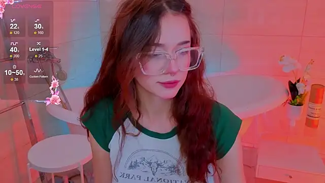 Snapshot of Adetta chatting on 11, 11, 2025 Adetta online show from 11, 11, 2025