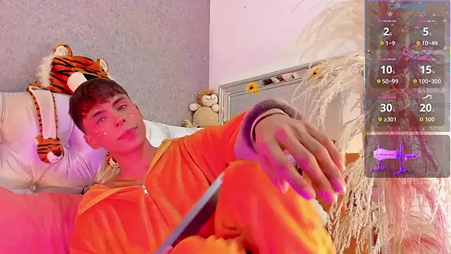 PrincePoppy online show from 8, 9, 2025