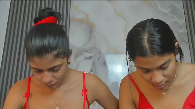 Snapshot of TifanyandLisa chatting on 11, 9, 2025 TifanyandLisa online show from 11, 9, 2025