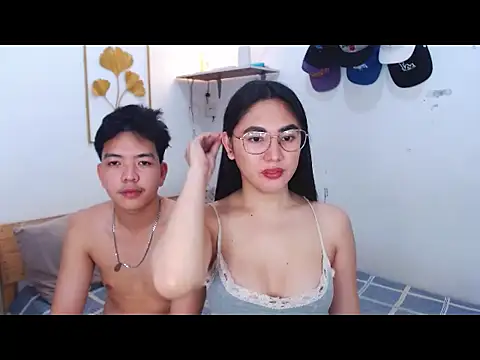 Snapshot of HornyCoupleCum chatting on 15, 12, 2025 HornyCoupleCum online show from 15, 12, 2025