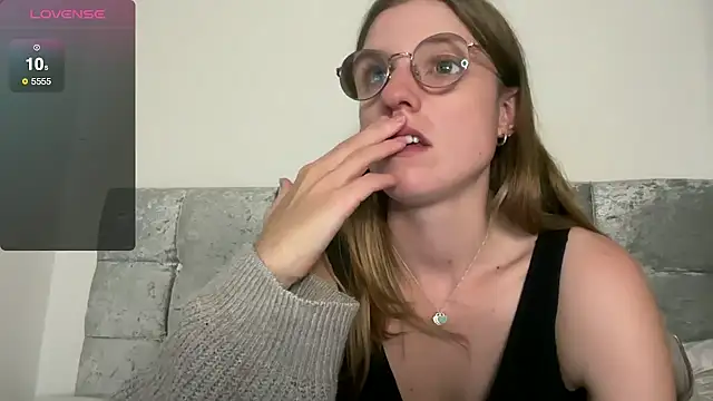 BustyKellyXXX online show from 25, 10, 2025