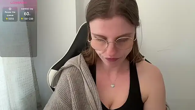 BustyKellyXXX online show from 25, 3, 2026