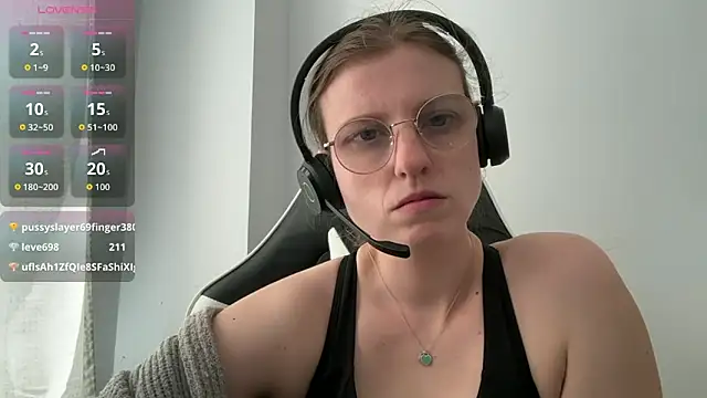 Snapshot of BustyKellyXXX chatting on 4, 5, 2026 BustyKellyXXX online show from 4, 5, 2026