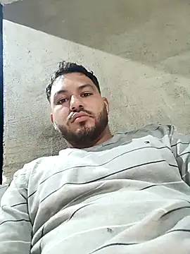 Snapshot of Frank0021 chatting on 21, 11, 2025 Frank0021 online show from 21, 11, 2025