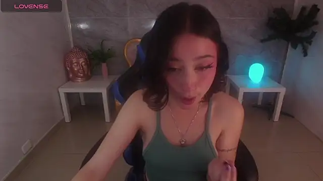 Snapshot of venuss09_s chatting on 28, 9, 2025 venuss09 s online show from 28, 9, 2025