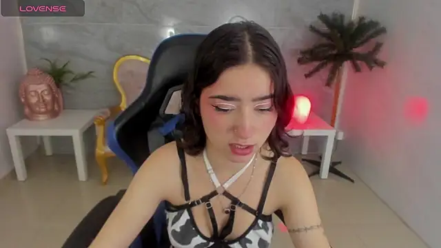 Snapshot of venuss09_s chatting on 17, 11, 2025 venuss09 s online show from 17, 11, 2025