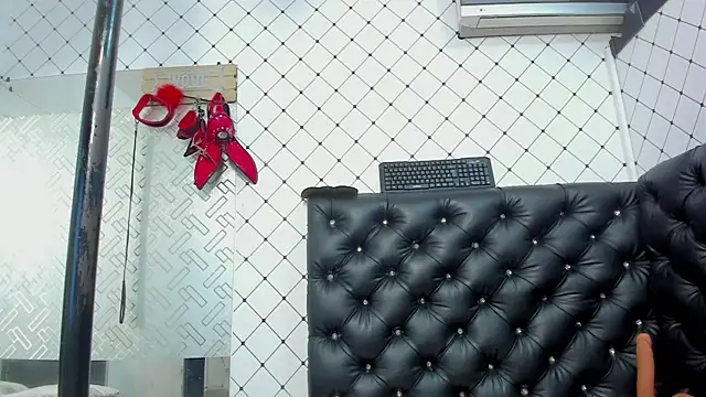 Snapshot of EMMA_SANTANA chatting on 8, 10, 2025 EMMA SANTANA online show from 8, 10, 2025